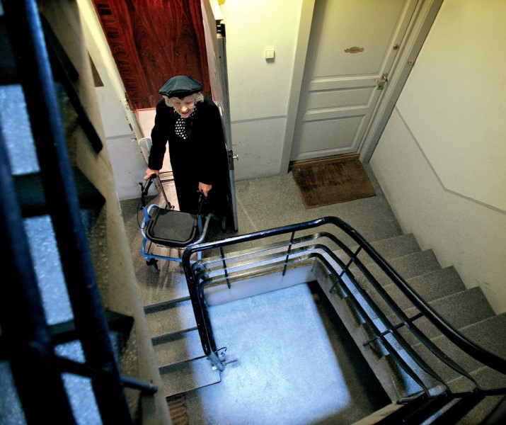 Uten heis må mange eldre flytte fra boligen sin