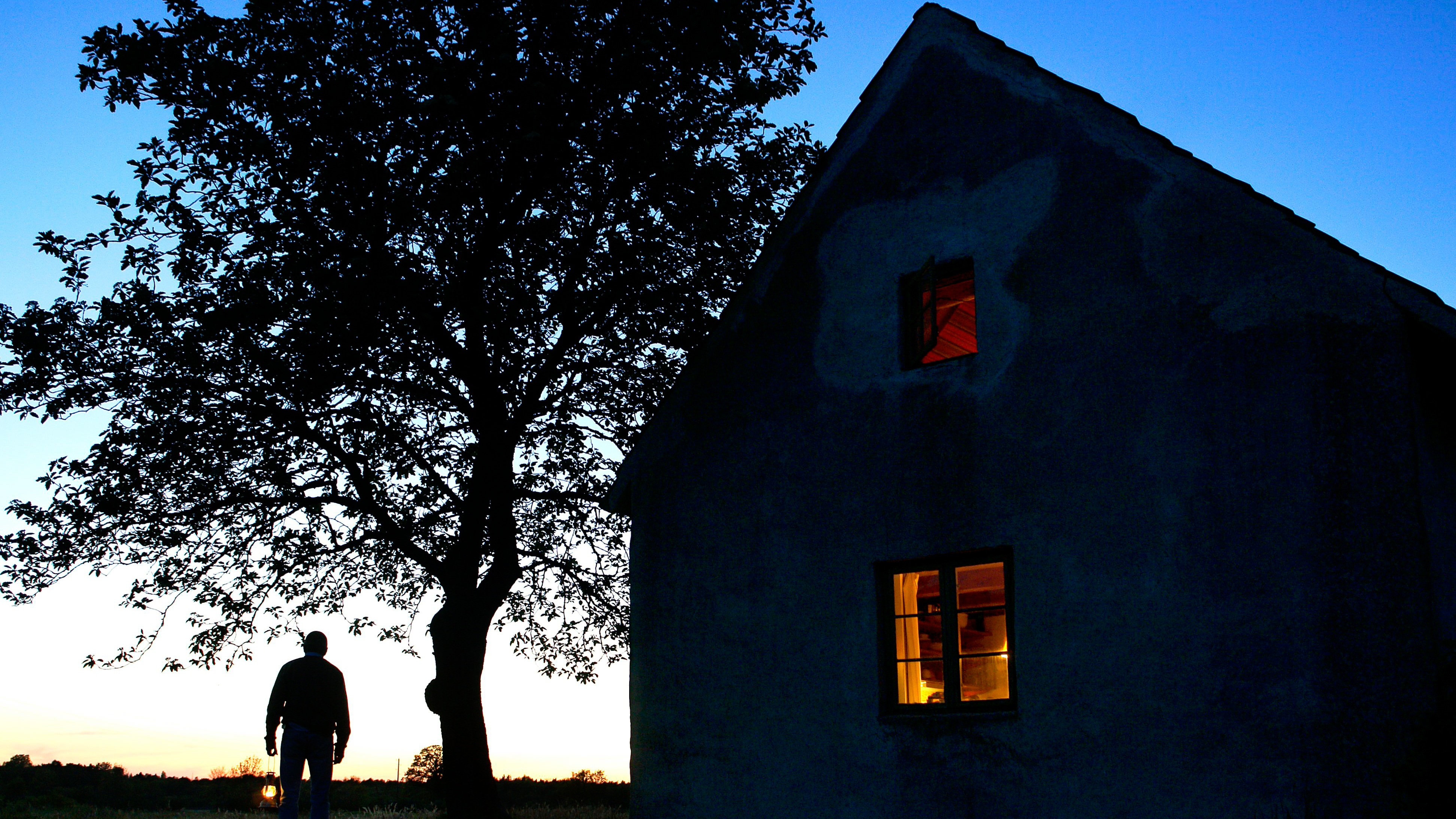 Færre en én av ti seniorer har tilstrekkelig lys i stua og i gangen hjemme. Det kan føre til mindre trivsel, mindre aktivitet og øke risikoen for fall og helseproblemer.