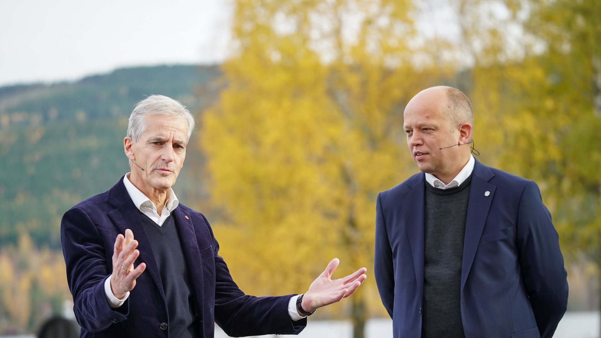 STARTEN: Statsminister Jonas Gahr Støre og SPs Trygve Slagsvold Vedum ved lanseringen av regjeringen. I januar 2025 sprakk regjeringen på grunn av EU-direktiver. 