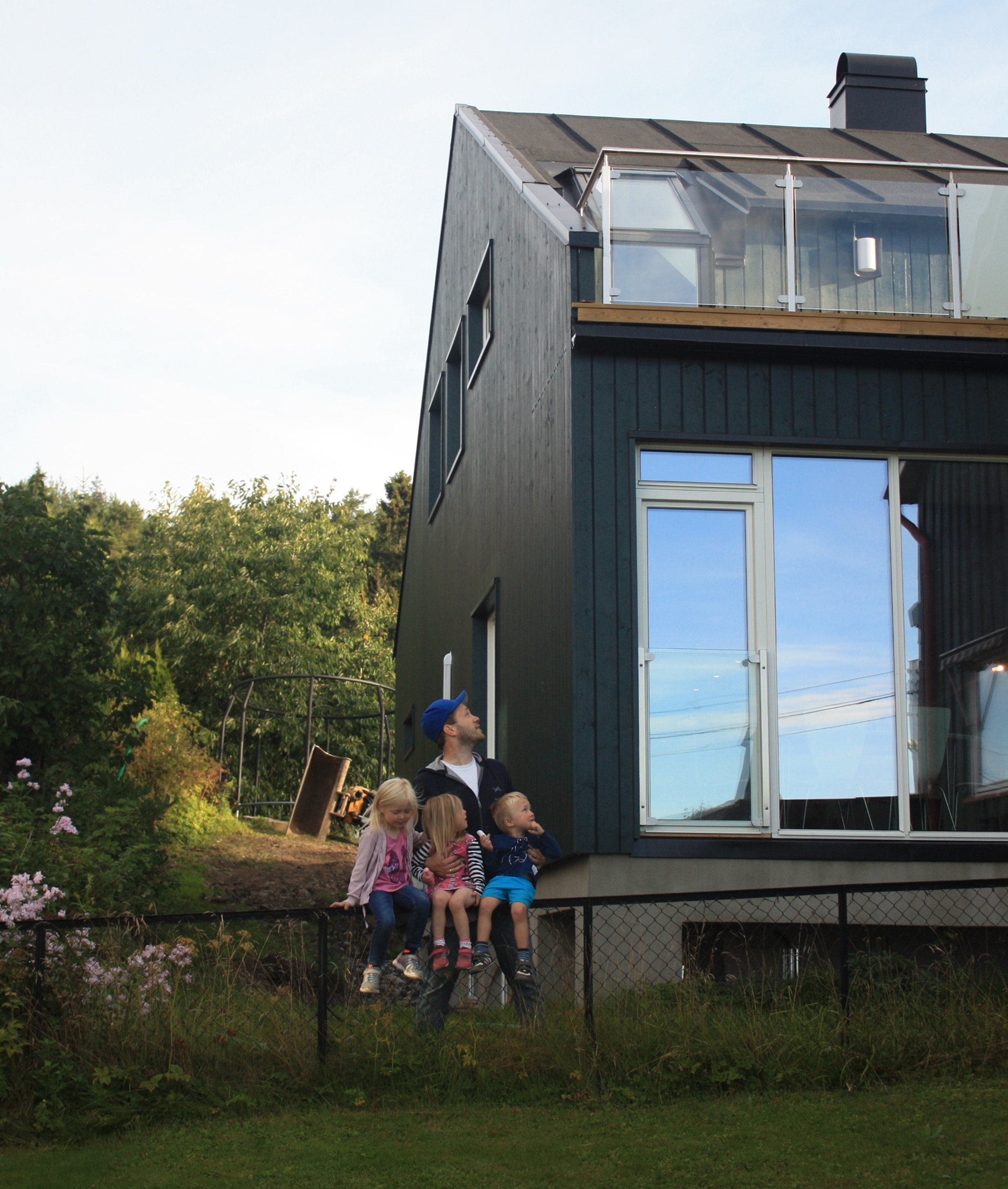 NY FASADE: Huset har fått veranda i annenetasje med utsikt over hele byen.