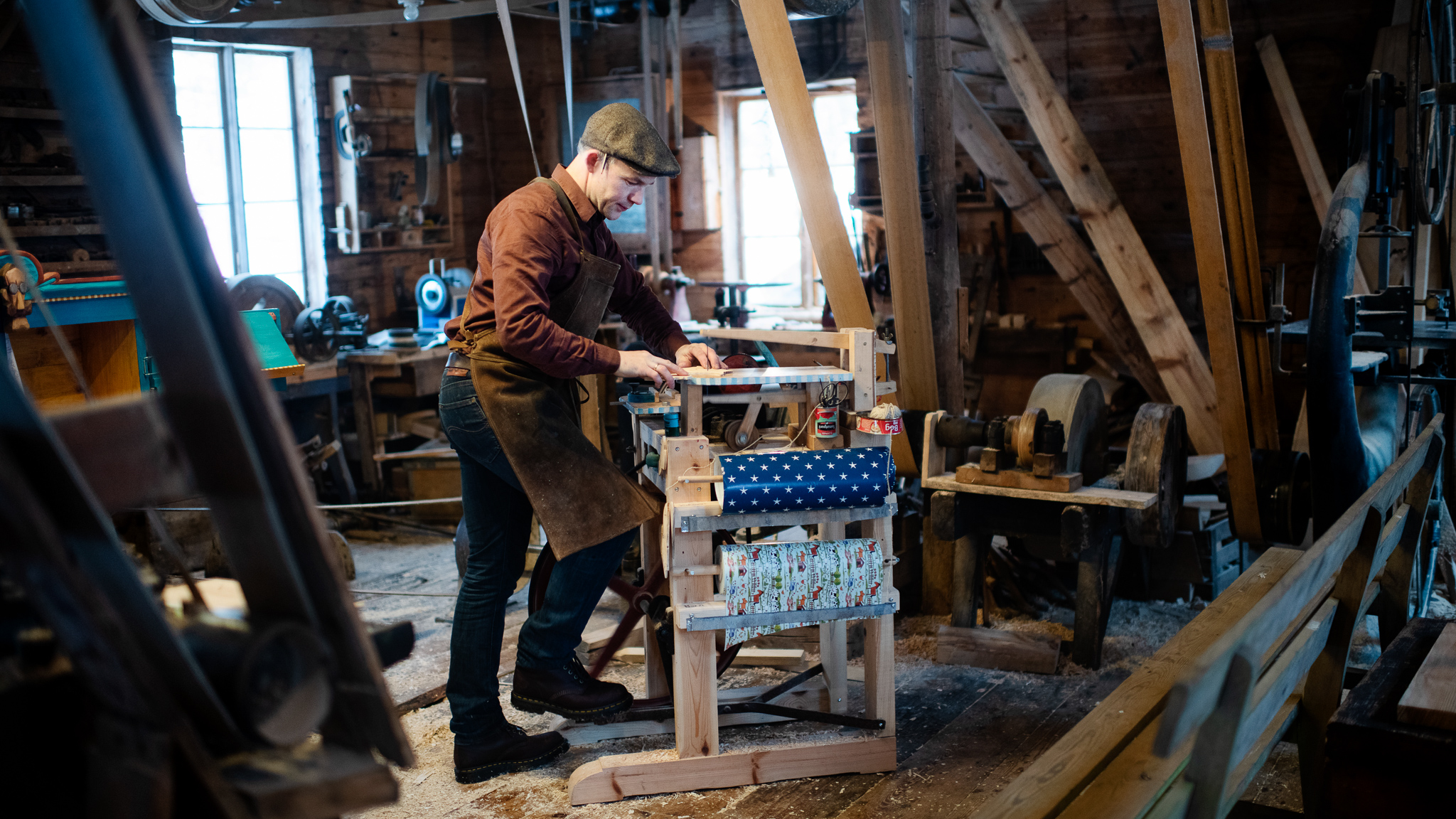 Det skal ikke så mye til for å aktivisere barna med et lite snekkerprosjekt før skolestart. 