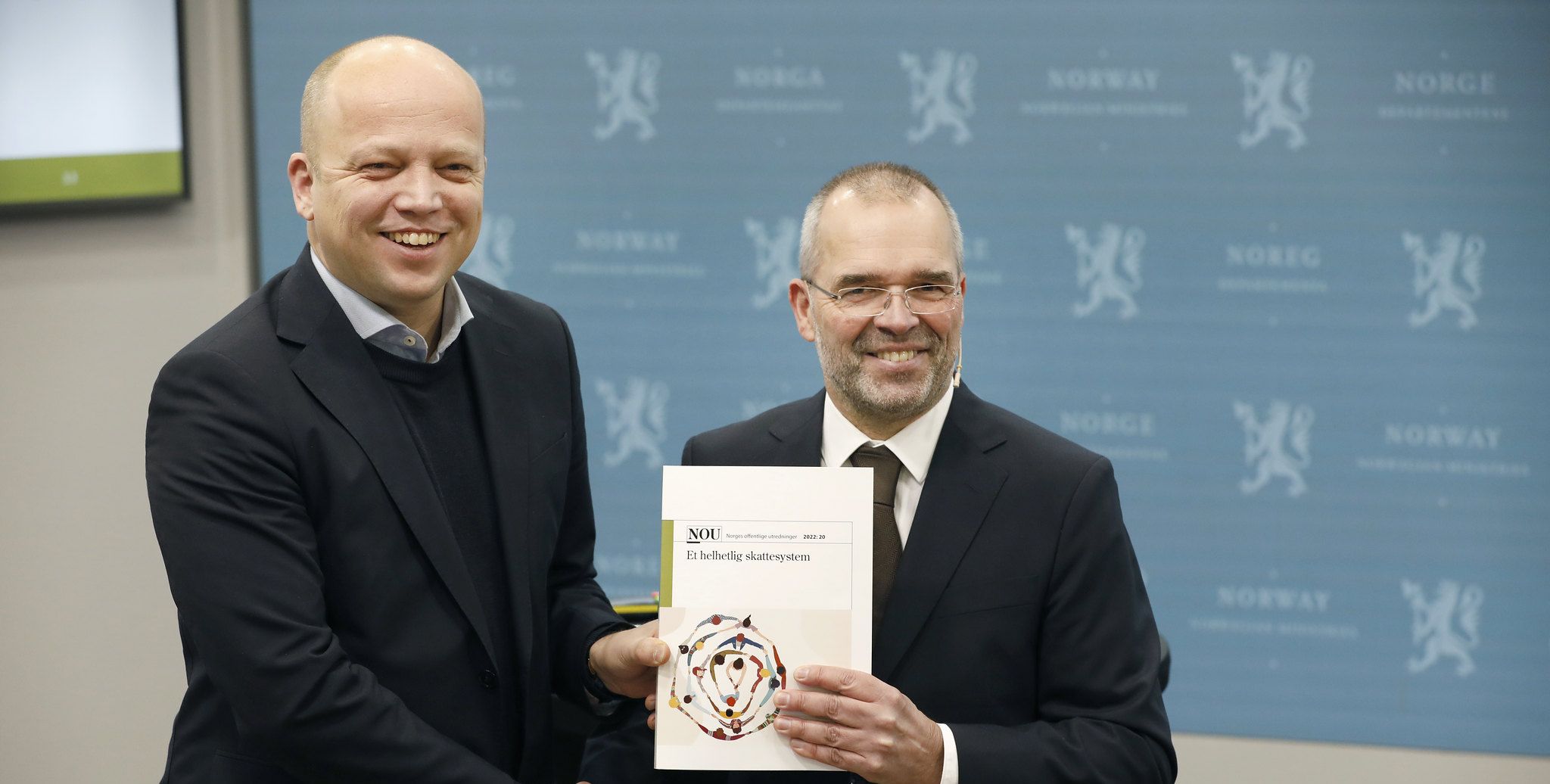 Vedum og Torvik med skatteutvalgets rapport