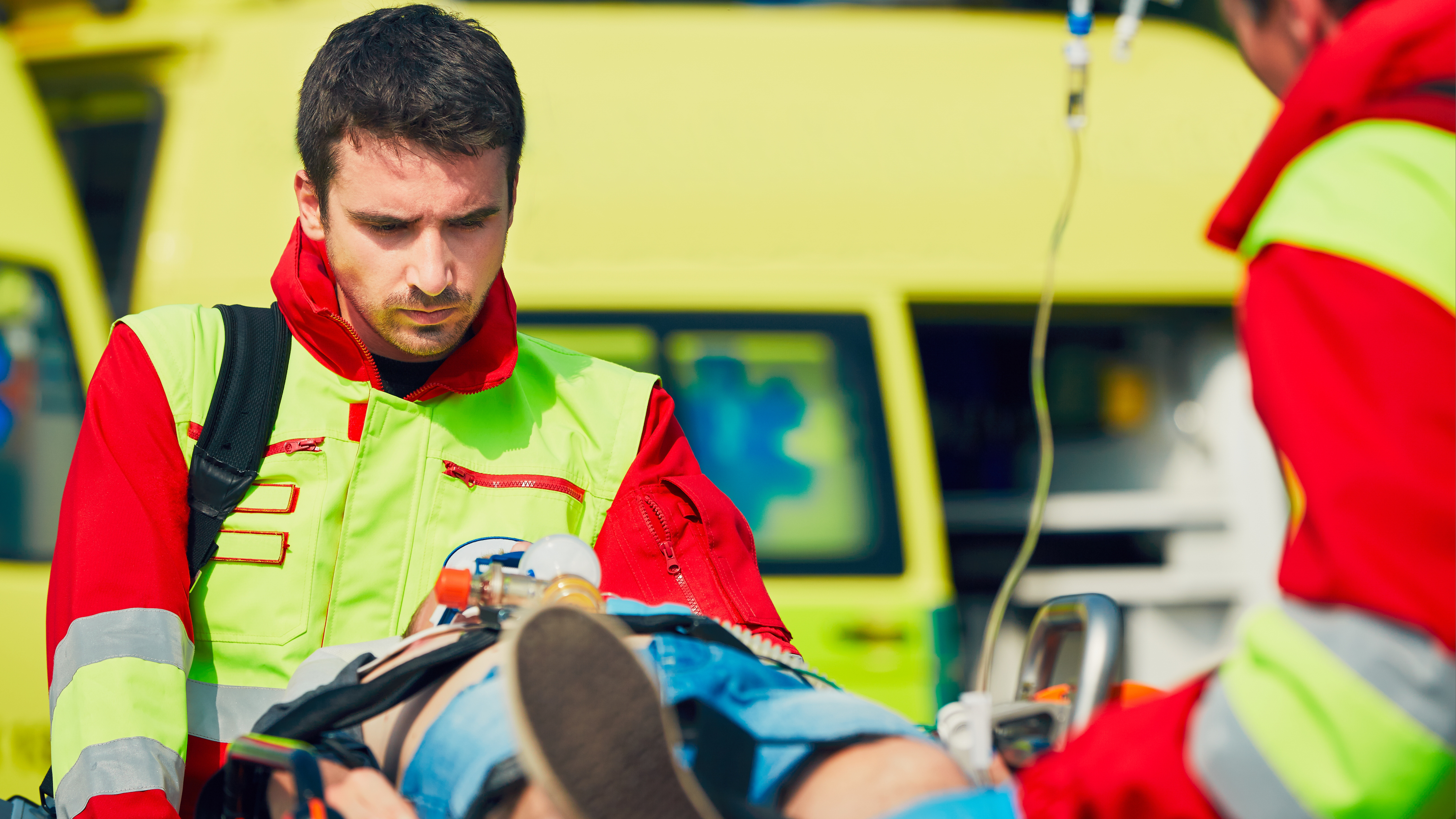 Så mange som 90 000 skader etter ulykker i hjemmet ble behandlet ved norske sykehus i 2017, viser rapporten. Selv om dødstallene har sunket, dør så mange som 2 000 personer årlig i forbindelse med ulykker, og fallskader utgjør nesten av halvparten av disse. 