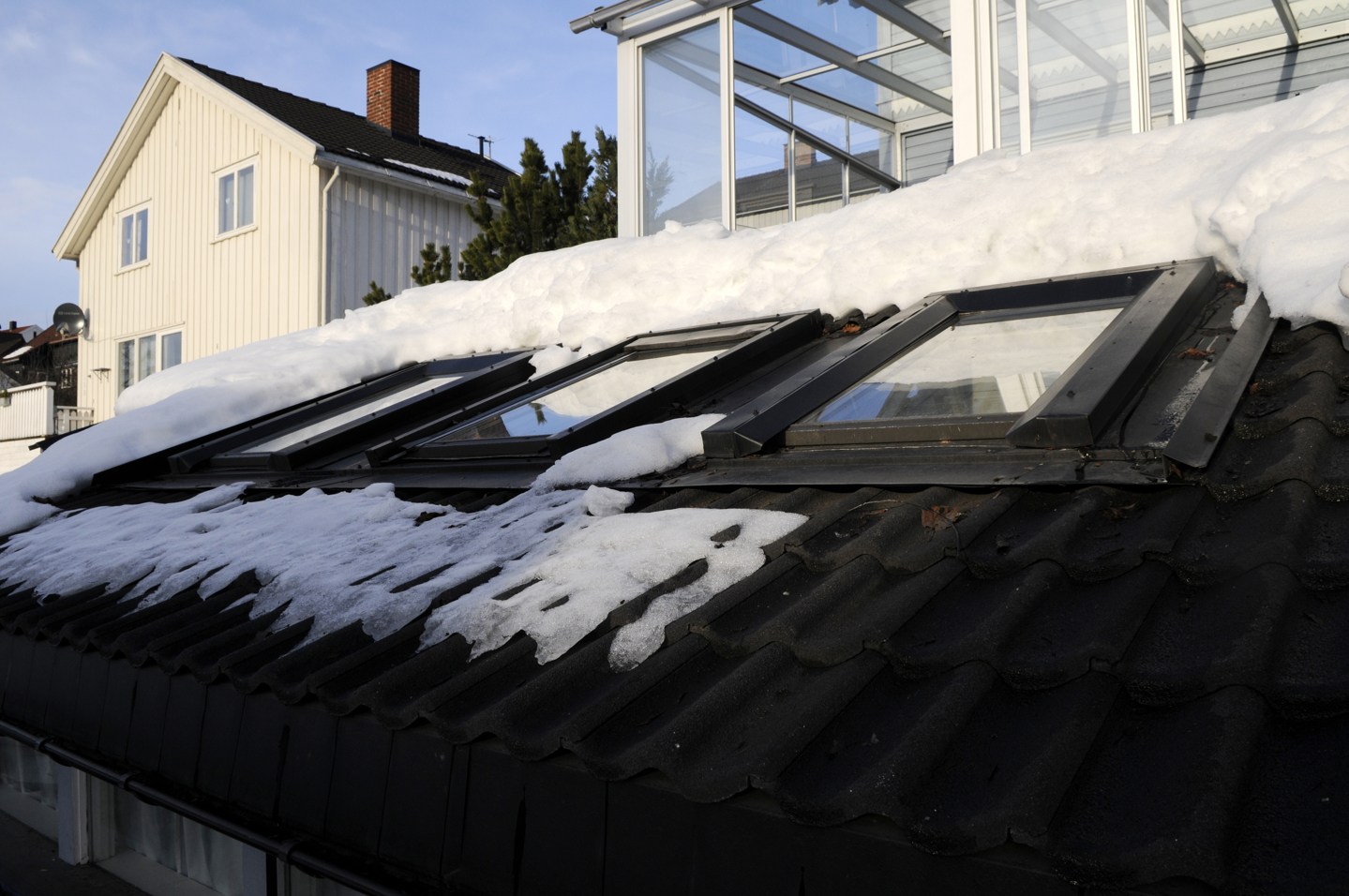 TAKVINDU: Smeltematter rundt vinduet hindrer isdannelse rundt takvinduet ditt. Foto: Nina Granlund Sæther.