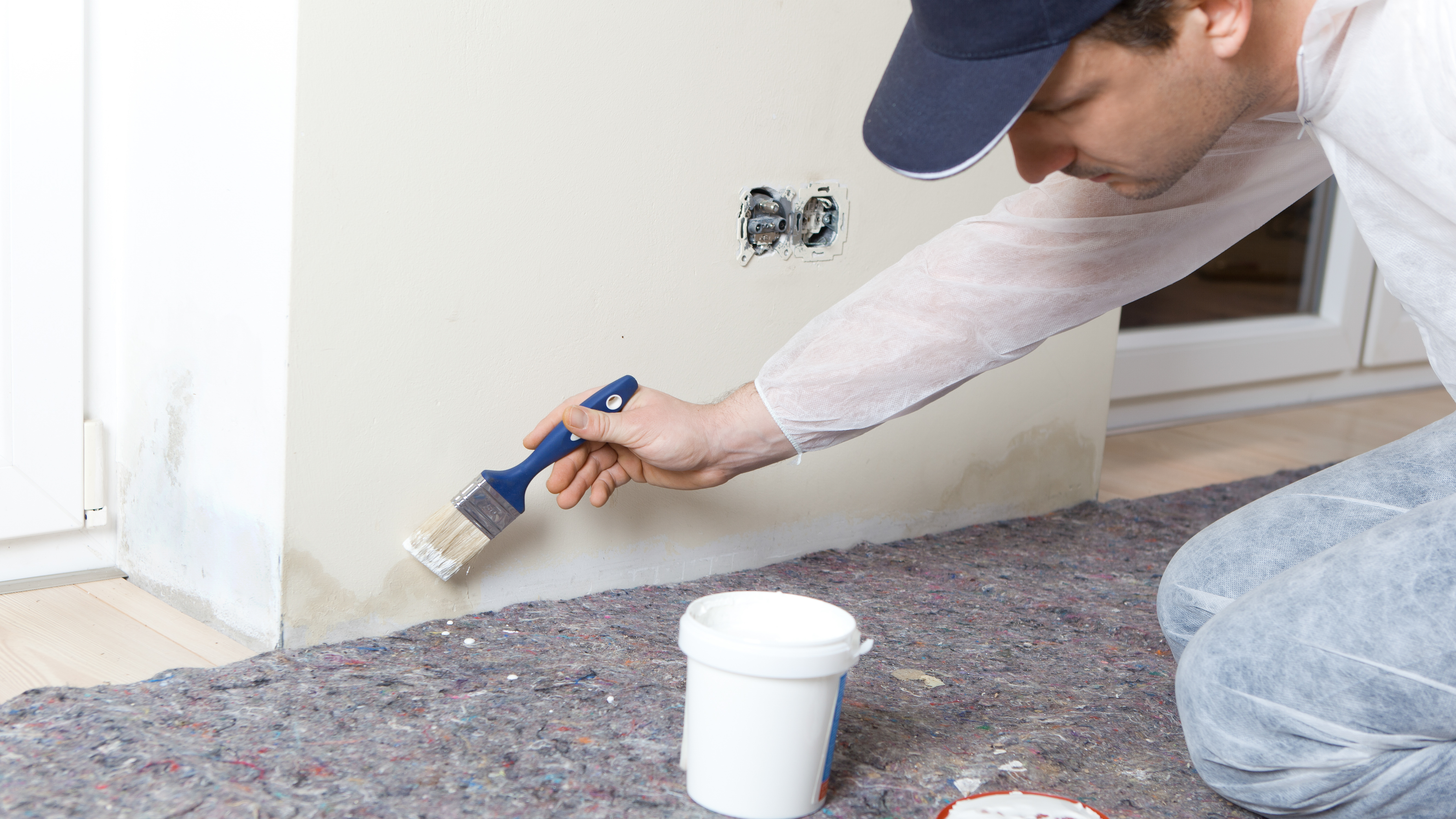 Å male over fukten løser ikke problemet. 