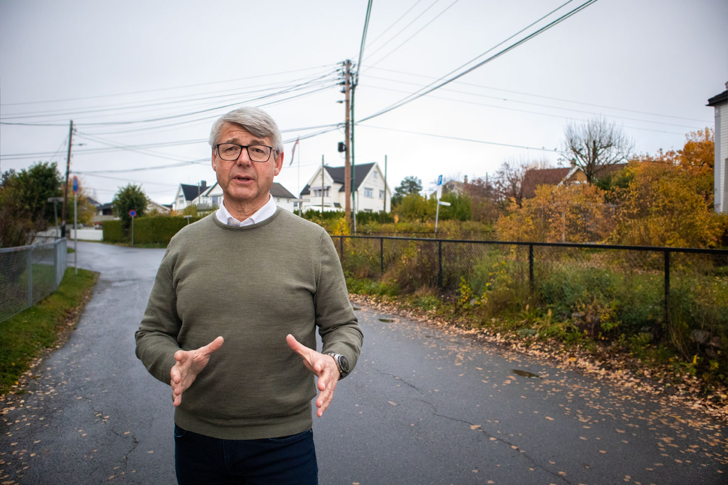 Morten Andreas Meyer, Generalsekret&aelig;r i huseierne st&aring;r i en gate og snakker til kameraet