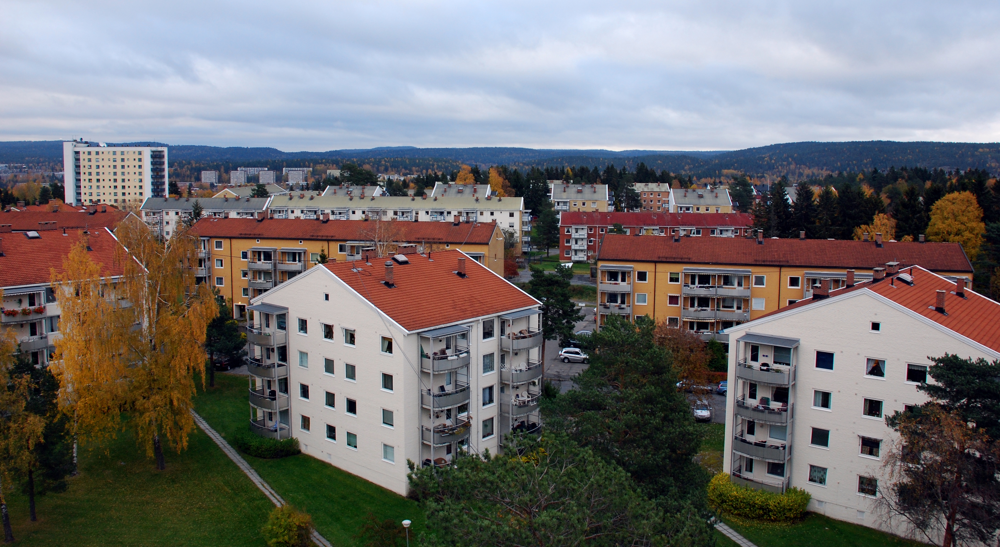 PLAN: Etter krigen dukket drabantbyene opp i hovedstadens yttergrenser. Lambertseter, som vi ser her, var den første. Er det på ny på tide med mer sentralisert boligbygging, slik SV mener? Eller er enklere planprosesser løsningen?