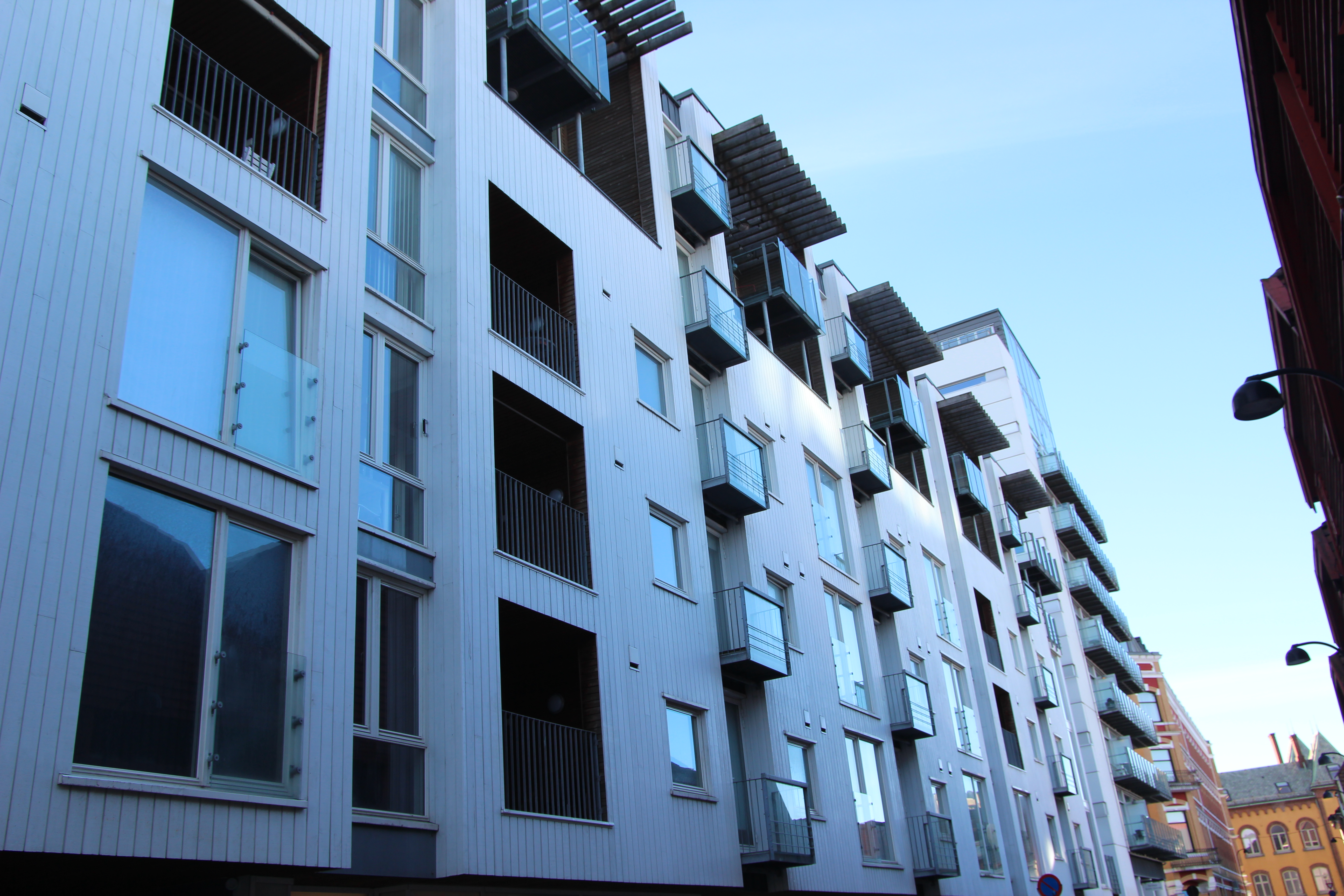 KAUSJONERER: En av tre kausjonerer for barnet når de hjelper til med første bolig.