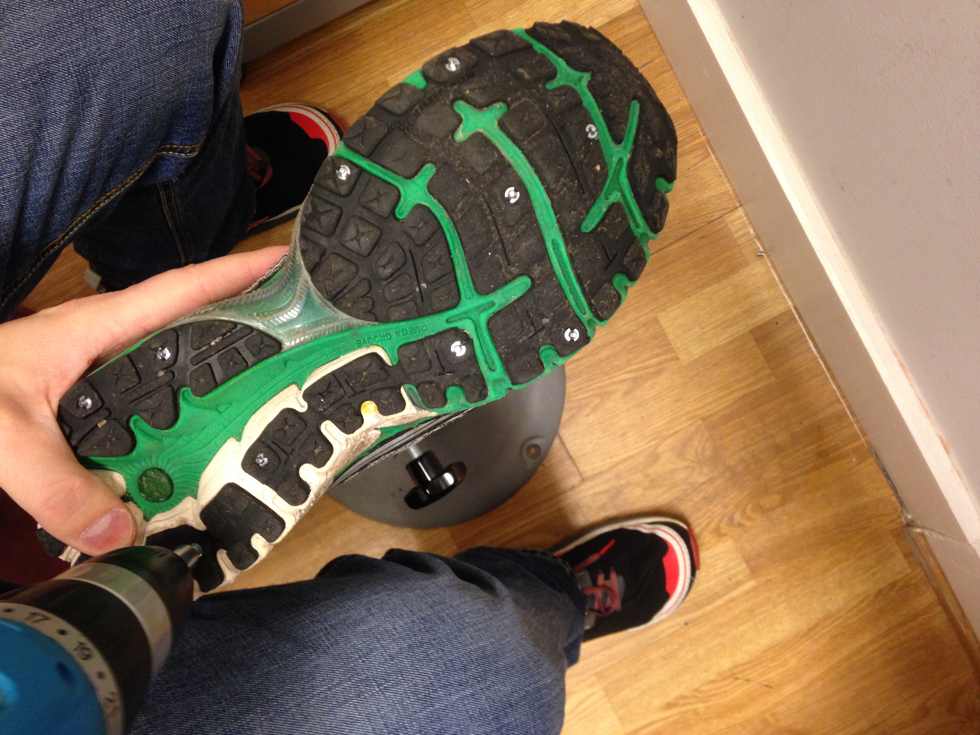 Foretrekker du joggesko, kan disse ogs&aring; f&aring;s med pigger. Foto: L&ouml;plabbet