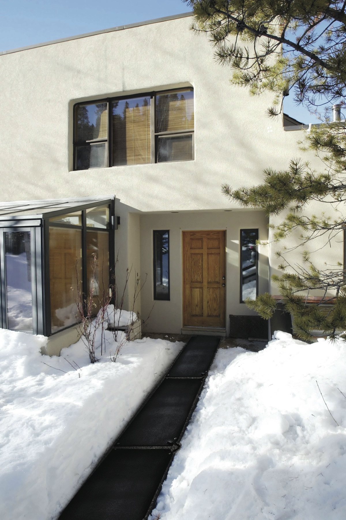 Ei smeltematte kan lose deg trygt frem til inngangsd&oslash;ren. Foto: smeltematte.no