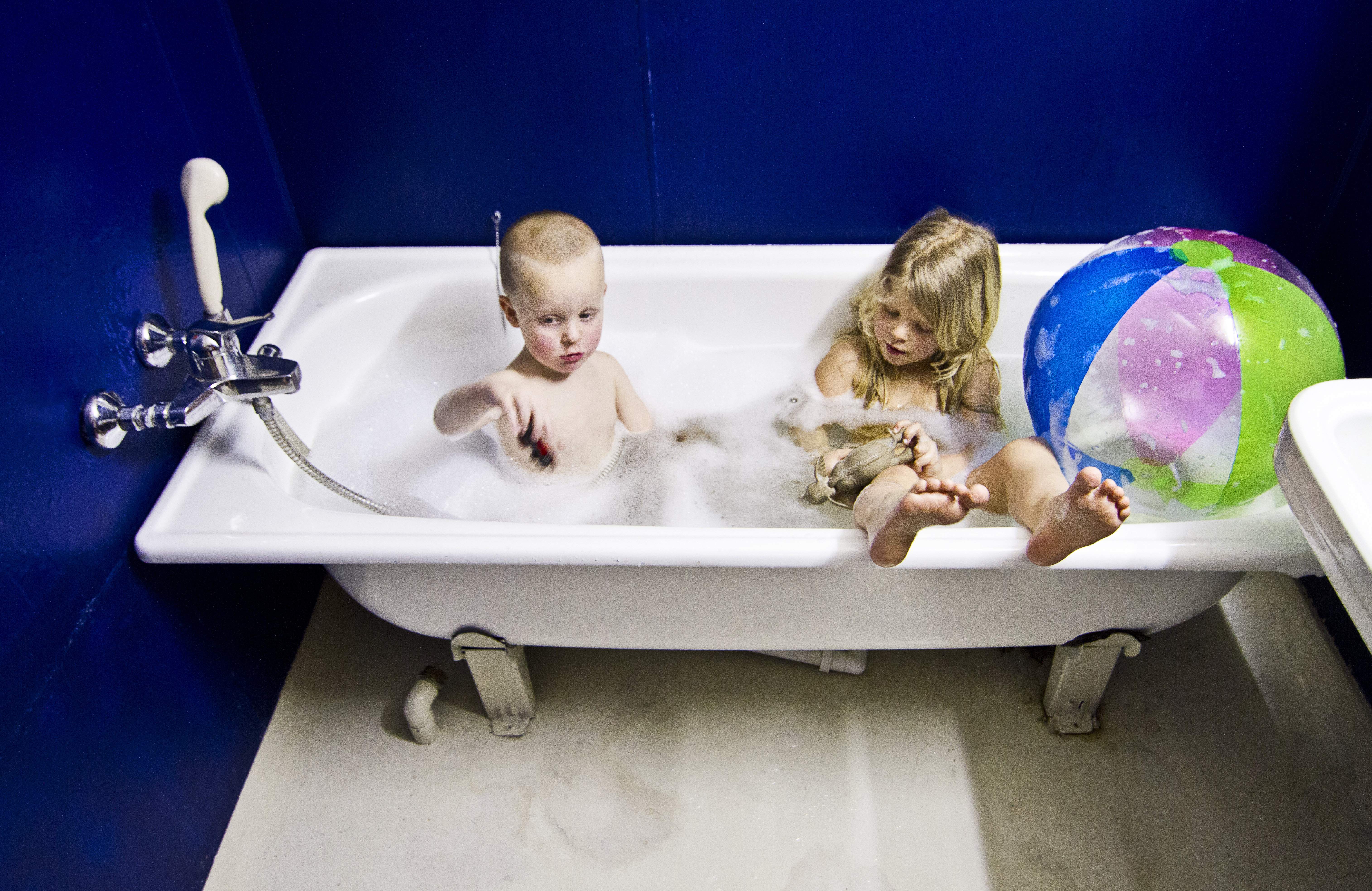 FØLG MED: Det lønner seg å følge med på at badet ditt er i orden. Foto: Tarjei E. Krogh.