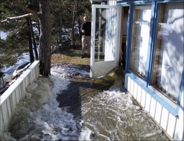 VANNSKADER: Før vinteren er du nødt til å stenge vannet på sommerhytta. Foto: Gjensidige