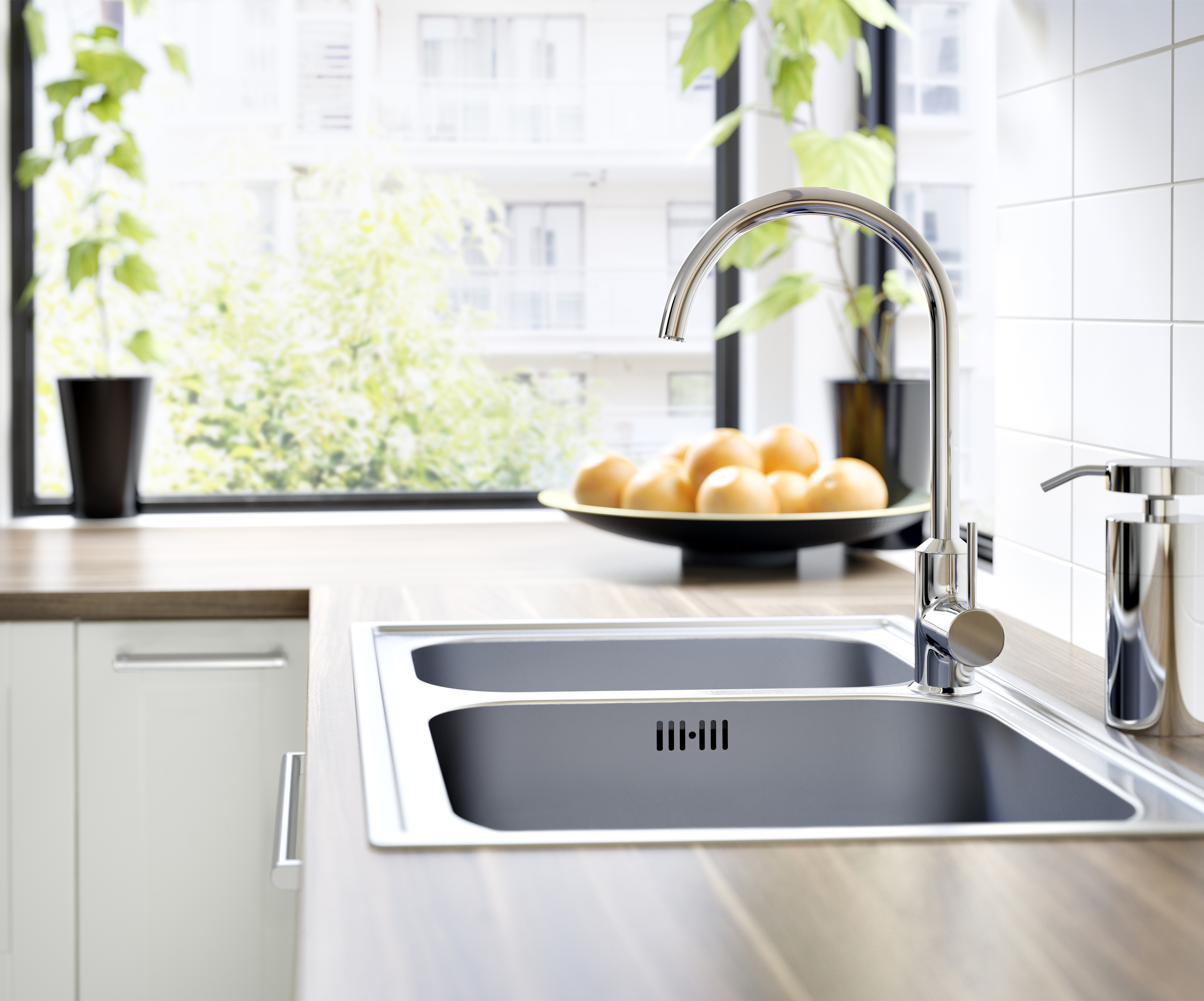 LUNT: Treverk er et lunt og godt naturmateriale, men en trebenk krever stell og omtanke. Foto: Ikea.