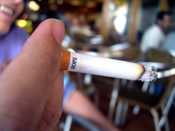RØYKING: Plages du av naboer som røyker? Det finnes håp om fredelige løsninger. Foto: FreeImages.com/ Zaid Zolkiffli.
