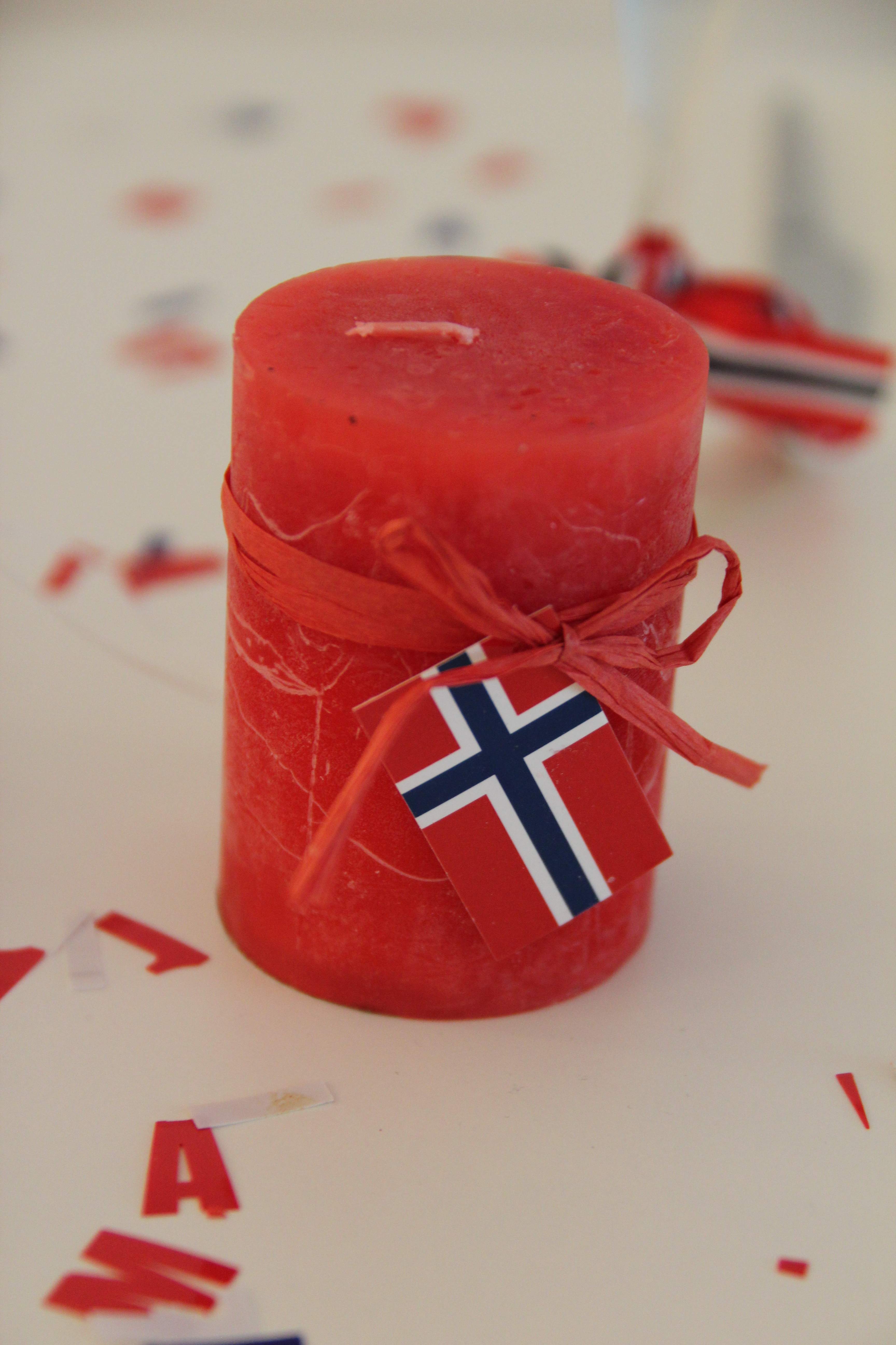 Et kubbelys blir mye morsommere med litt gavebånd og flagg.