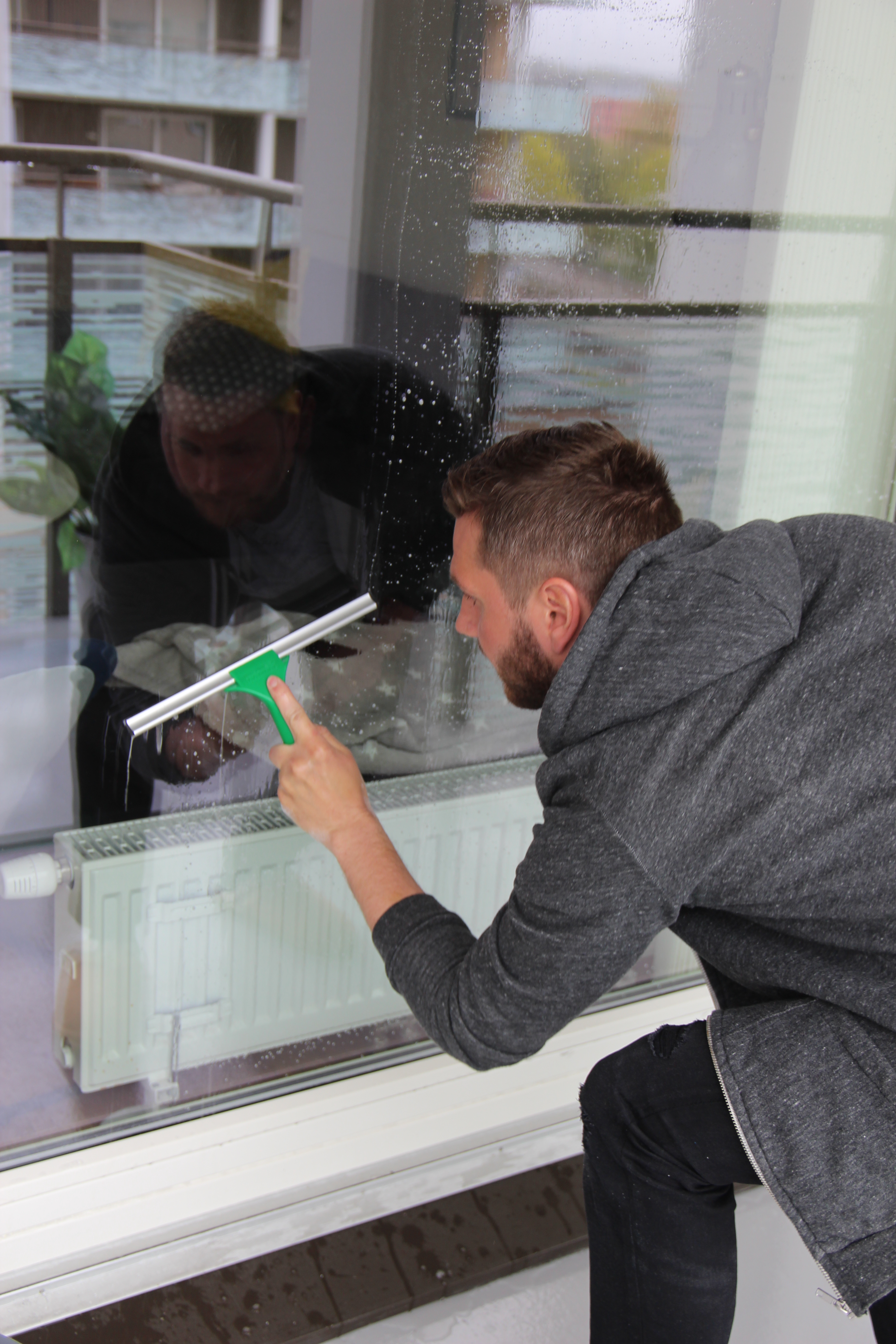 Gå over med nalen og fjern såperester og overflødig vann